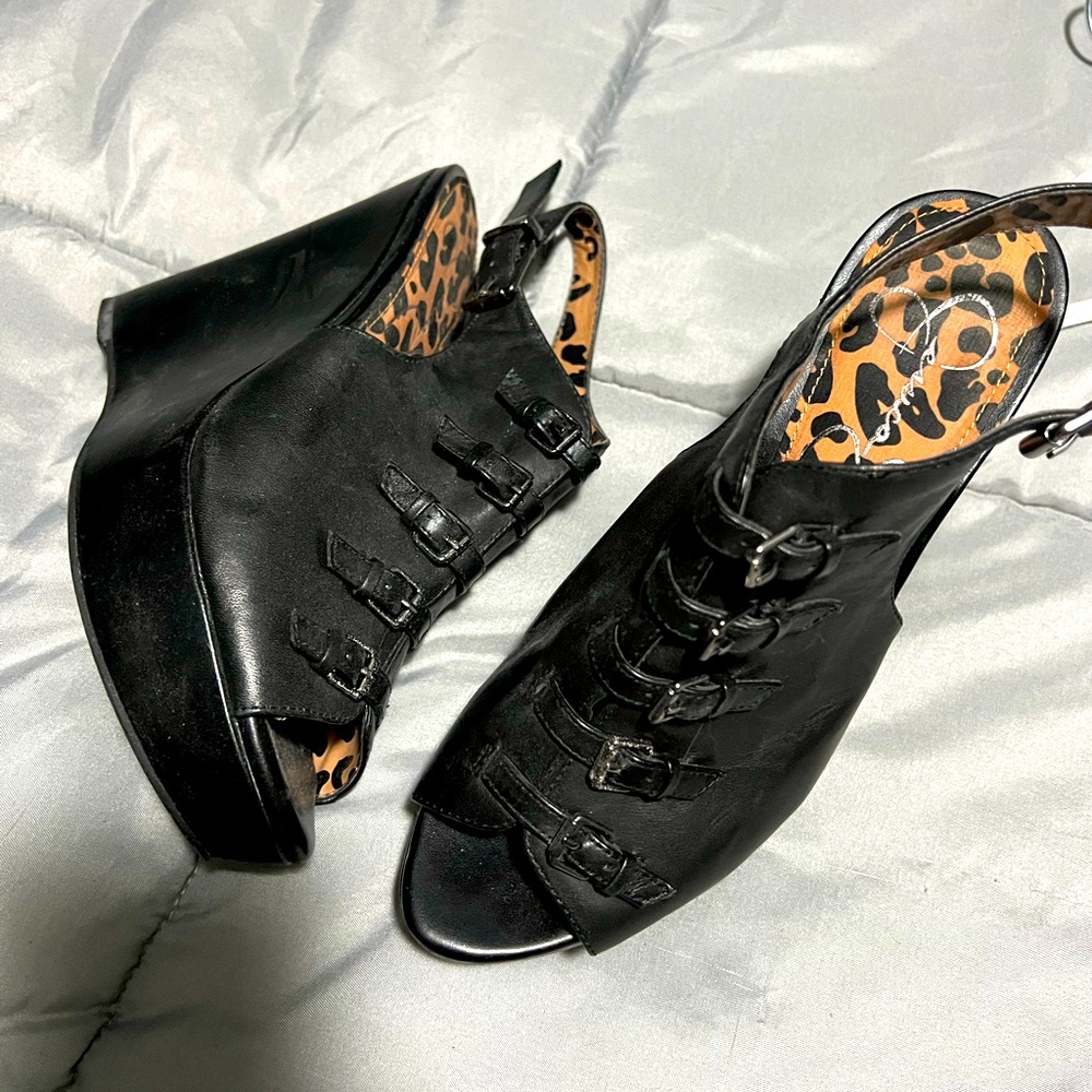 Jessica Simpson black wedges